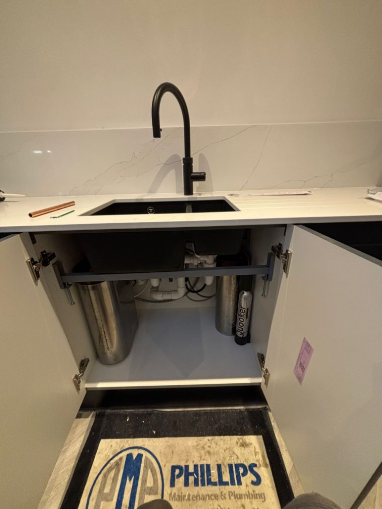 Kitchen and sink fitting